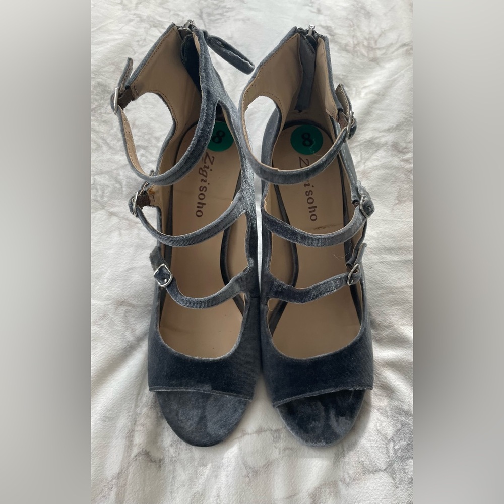 Zigi Soho Women's Velvet Velvet Pewter Strappy Heels